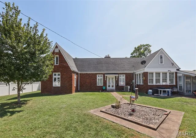 Photo 2 of Single family home for sale at 2659 State St, Granite City, IL 62040 | MLS# MIS26052075 | Listing updated on 2026-10-07