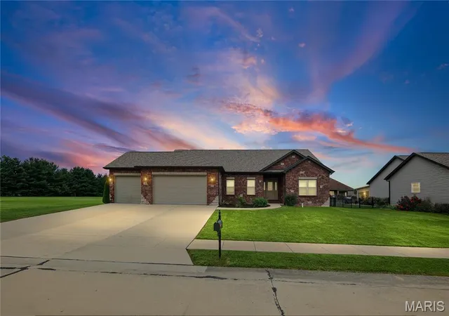 Photo 1 of Single family home for sale at 373 Canadian Dr, Staunton, IL 62088 | MLS# MIS26052081 | Listing updated on 2026-08-30