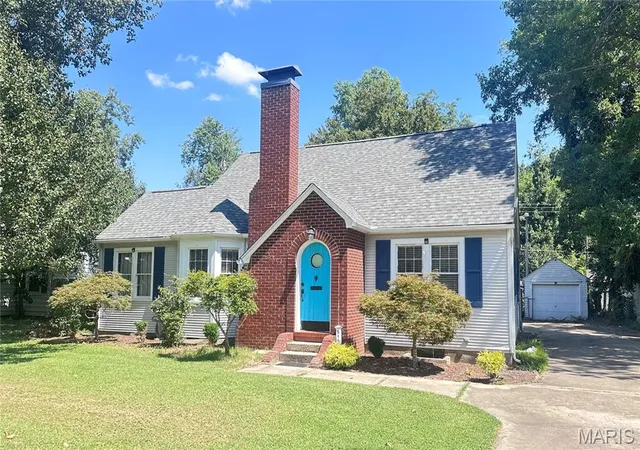 Photo 2 of Single family home for sale at 910 N Kingshighway St, Sikeston, MO 63801 | MLS# MIS26052083 | Listing updated on 2026-09-05