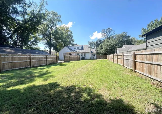 Photo 32 of Single family home for sale at 910 N Kingshighway St, Sikeston, MO 63801 | MLS# MIS26052083 | Listing updated on 2026-10-10