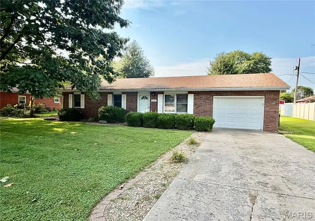 2nd image of 218 Pinewood, Godfrey, IL 62035 | MLS# MIS26052086