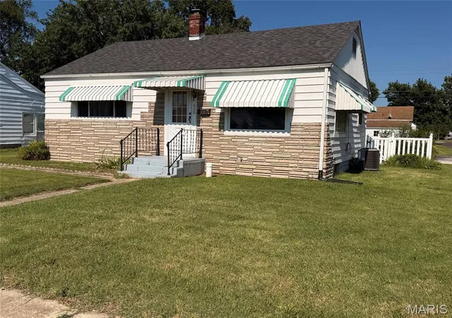 1st image of 600 Washington Ave, East Alton, IL 62024 | MLS# MIS26052093