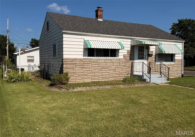 2nd image of 600 Washington Ave, East Alton, IL 62024 | MLS# MIS26052093