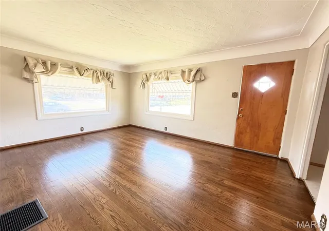 3rd image of 600 Washington Ave, East Alton, IL 62024 | MLS# MIS26052093