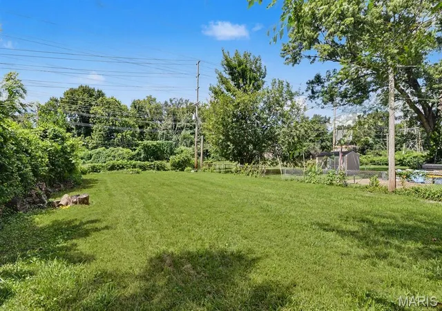 Photo 2 of Single family home for sale at 6829 Berkridge Ct, Saint Louis, MO 63134 | MLS# MIS26052101 | Listing updated on 2026-10-26