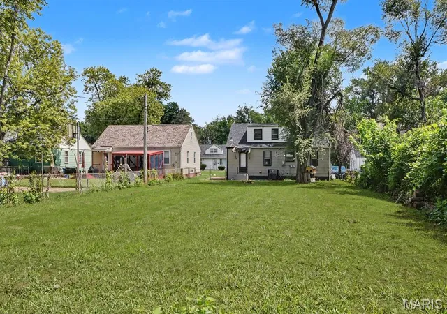 Photo 3 of Single family home for sale at 6829 Berkridge Ct, Saint Louis, MO 63134 | MLS# MIS26052101 | Listing updated on 2026-10-26