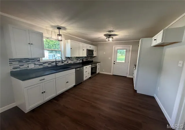 4th image of 1404 E Ridge Rd, Desloge, MO 63601 | MLS# MIS26052106