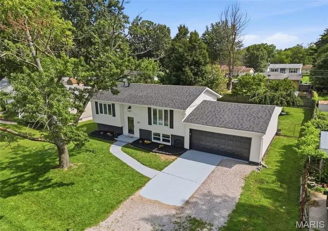 2nd image of 223 Bachman Ln, Godfrey, IL 62035 | MLS# MIS26052107