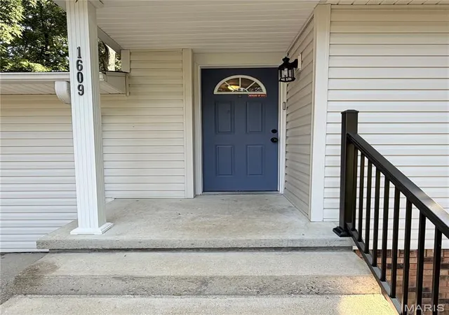 2nd image of 1609 Sylvan Dr, Poplar Bluff, MO 63901 | MLS# MIS26052116