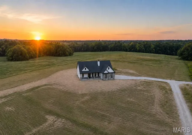 Photo 1 of Single family home for sale at 25301 Rooster Ct, Warrenton, MO 63383 | MLS# MIS26052117 | Listing updated on 2026-09-03