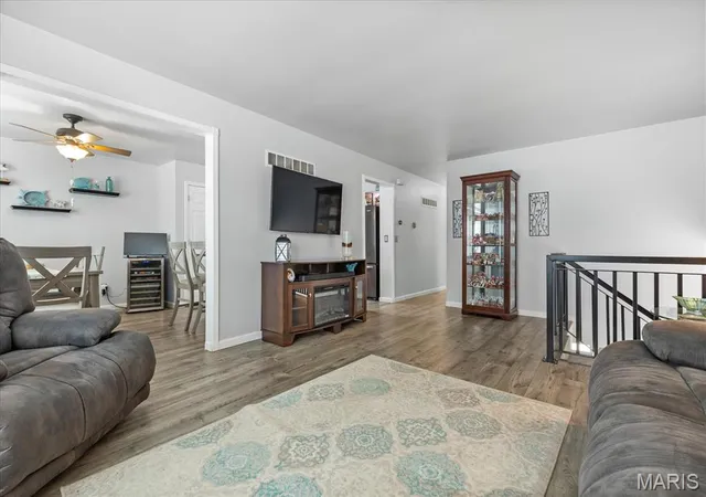 Photo 4 of Sale Pending at 2843 Park Valley Dr, Saint Peters, MO 63376 | MLS# MIS26052118 | Listing updated on 2026-08-31