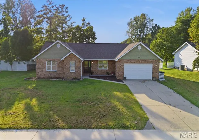 Photo 2 of Sale Pending at 1004 Bradington Ct, Columbia, IL 62236 | MLS# MIS26052123 | Listing updated on 2026-09-03