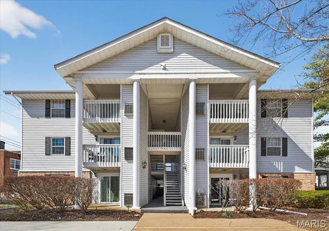 1st image of 667 S Kirkwood Rd #102, Saint Louis, MO 63122 | MLS# MIS26052124