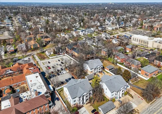 2nd image of 667 S Kirkwood Rd, Saint Louis, MO 63122