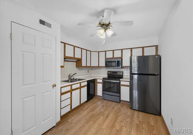 3rd image of 667 S Kirkwood Rd, Kirkwood, MO 63122