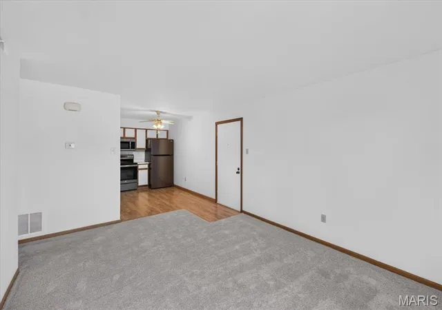 4th image of 667 S Kirkwood Rd, Kirkwood, MO 63122
