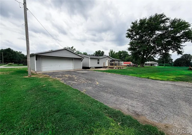 4th image of 307 Oak St, Odin, IL 62870 | MLS# MIS26052126