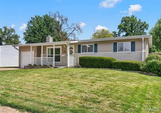 Photo 2 of Single family home for sale at 1540 Starling Dr, Florissant, MO 63031 | MLS# MIS26052127 | Listing updated on 2026-09-24