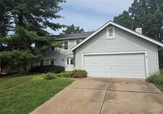Photo 3 of Sale Pending at 1327 Culpepper Ridge Dr, Ballwin, MO 63021 | MLS# MIS26052133 | Listing updated on 2026-08-19