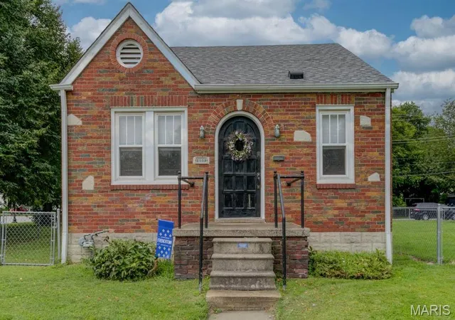 Photo 1 of Sale Pending at 2009 N 3rd St, Saint Charles, MO 63301 | MLS# MIS26052136 | Listing updated on 2026-10-15
