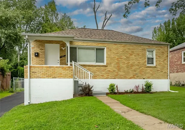 1st image of 423 Warford Ave, Saint Louis, MO 63135 | MLS# MIS26052154