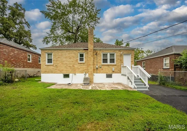 19th image of 423 Warford Ave, Saint Louis, MO 63135 | MLS# MIS26052154