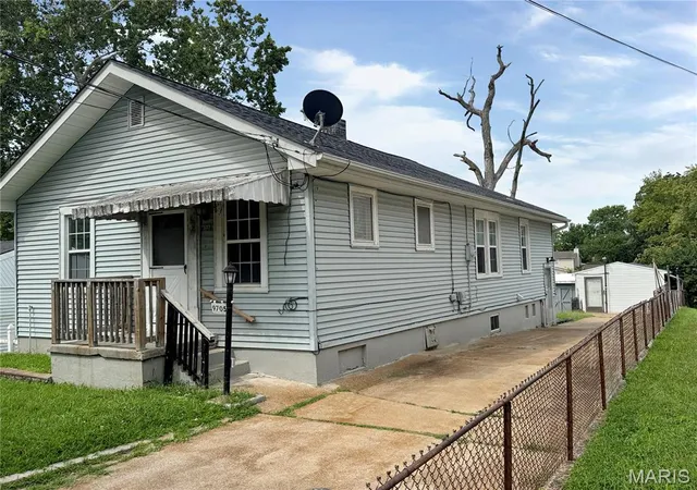 Photo 2 of Sale Pending at 9705 Perrin Ave, Saint Louis, MO 63125 | MLS# MIS26052162 | Listing updated on 2026-08-24