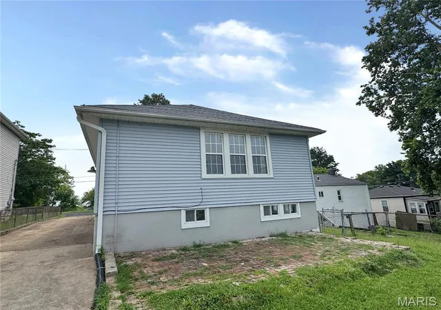 Photo 3 of Sale Pending at 9705 Perrin Ave, Saint Louis, MO 63125 | MLS# MIS26052162 | Listing updated on 2026-08-24