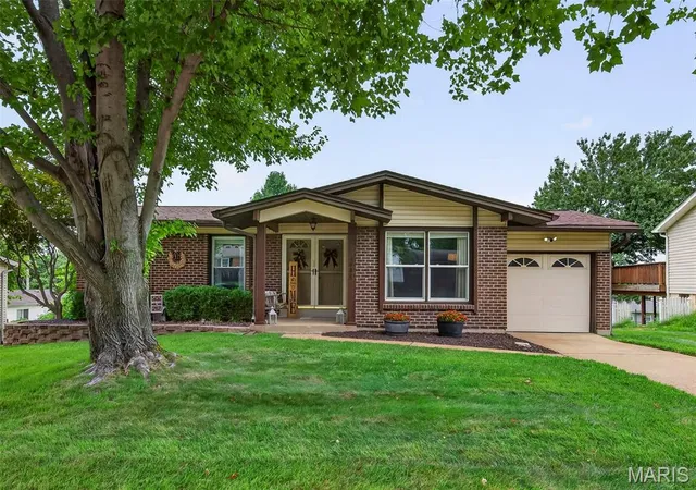 Photo 2 of Sale Pending at 1486 El Camino Dr, Florissant, MO 63031 | MLS# MIS26052166 | Listing updated on 2026-08-17