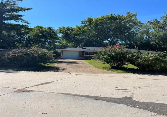 Photo 2 of Single family home for sale at 4120 Rain Ridge Dr, Saint Louis, MO 63125 | MLS# MIS26052173 | Listing updated on 2026-10-05