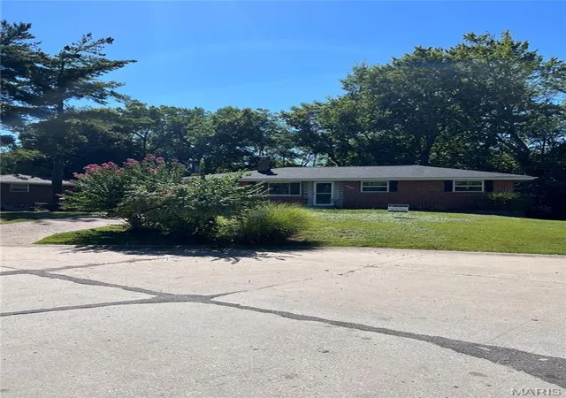 Photo 3 of Single family home for sale at 4120 Rain Ridge Dr, Saint Louis, MO 63125 | MLS# MIS26052173 | Listing updated on 2026-10-05