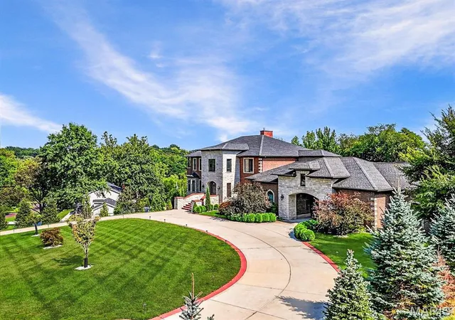 Photo 3 of Mansion for sale at 13354 Thornhill Dr, Saint Louis, MO 63131 | MLS# MIS26052174 | Listing updated on 2026-08-13