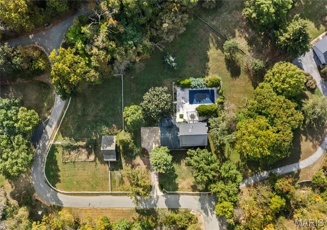 Photo 2 of Single family home for sale at 1124 Kiefer Crk Meadows Dr, Ellisville, MO 63021 | MLS# MIS26052180 | Listing updated on 2026-10-21