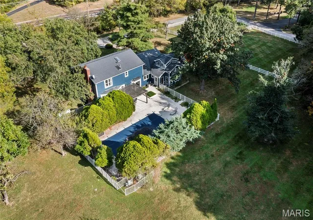 Photo 3 of Single family home for sale at 1124 Kiefer Crk Meadows Dr, Ellisville, MO 63021 | MLS# MIS26052180 | Listing updated on 2026-10-21