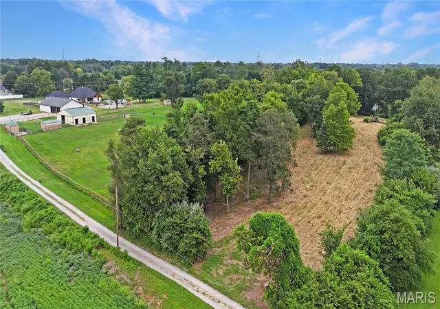 2nd image of 5886 Sugar Loaf Rd, Collinsville, IL 62234 | MLS# MIS26052183