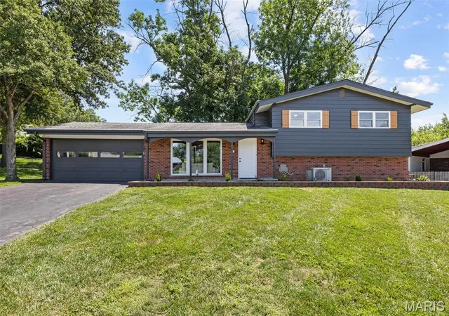 Single family home for sale at 1112 Trieste Dr, St Louis, MO 63146 | MLS# MIS26052191