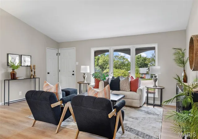 Photo 3 of Single family home for sale at 1112 Trieste Dr, St Louis, MO 63146 | MLS# MIS26052191 | Listing updated on 2026-09-19