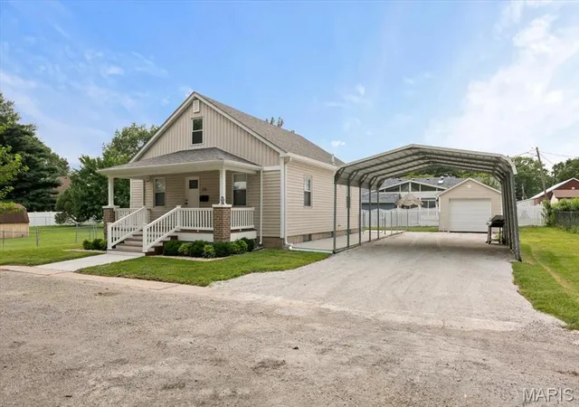 Photo 3 of Single family home for sale at 115 S Fillmore St, Red Bud, IL 62278 | MLS# MIS26052203 | Listing updated on 2026-08-22