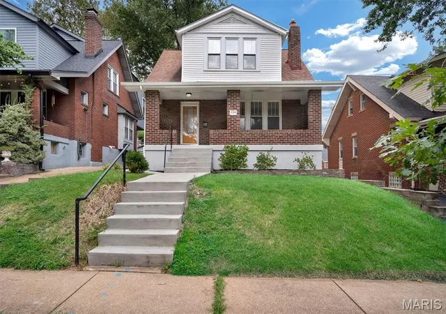 Photo 1 of Sale Pending at 2026 Princeton Pl, Saint Louis, MO 63117 | MLS# MIS26052212 | Listing updated on 2026-08-25