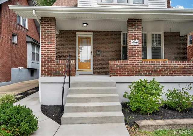 Photo 2 of Sale Pending at 2026 Princeton Pl, Saint Louis, MO 63117 | MLS# MIS26052212 | Listing updated on 2026-08-25