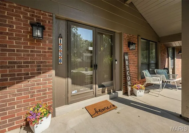 Photo 3 of Single family home for sale at 1538 Woodroyal W Dr, Chesterfield, MO 63017 | MLS# MIS26052218 | Listing updated on 2026-09-28