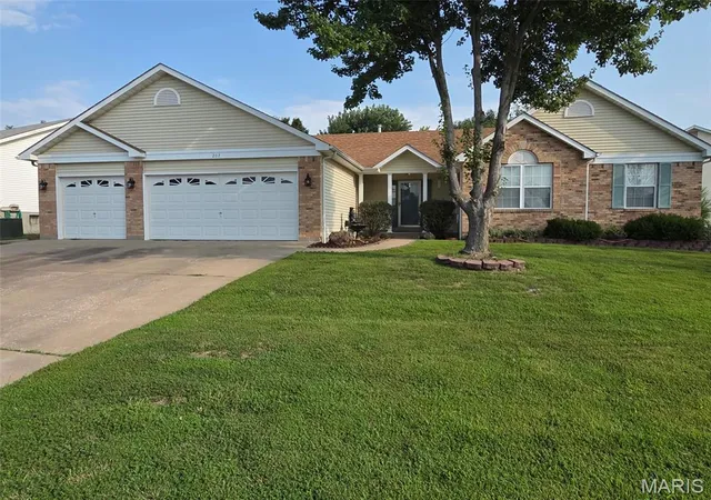 Photo 1 of Single family home for sale at 207 Sassafras Parc Dr, O Fallon, MO 63368 | MLS# MIS26052234 | Listing updated on 2026-10-05