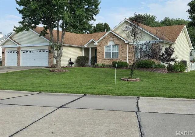 Photo 4 of Single family home for sale at 207 Sassafras Parc Dr, O Fallon, MO 63368 | MLS# MIS26052234 | Listing updated on 2026-10-05