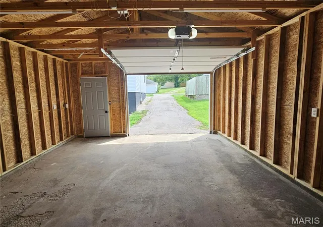 32nd image of 658 Eccles St, Hillsboro, IL 62049 | MLS# MIS26052237