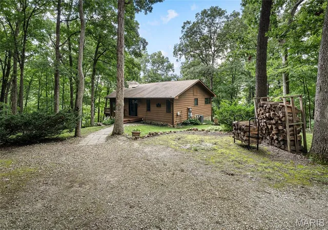 Photo 2 of Sale Pending at 23210 Spring Branch Rd, Warrenton, MO 63383 | MLS# MIS26052244 | Listing updated on 2026-08-27