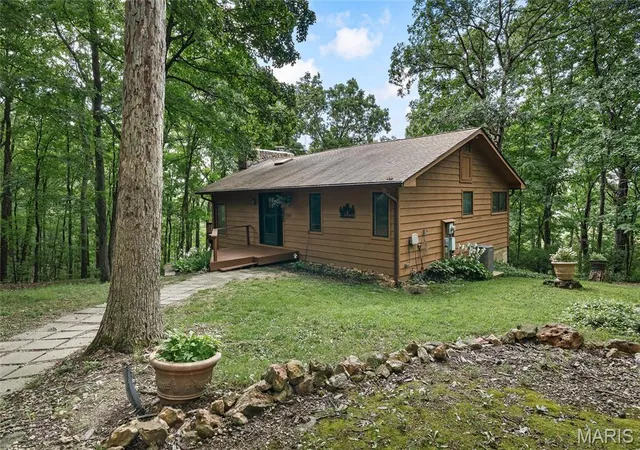 Photo 3 of Sale Pending at 23210 Spring Branch Rd, Warrenton, MO 63383 | MLS# MIS26052244 | Listing updated on 2026-08-27