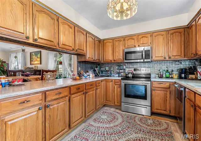 Photo 3 of Sale Pending at 308 W Green Tree Ln, Farmington, MO 63640 | MLS# MIS26052245 | Listing updated on 2026-08-31