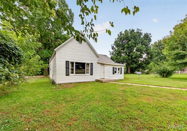 5th image of 806 S 4Th St, Clarksville, MO 63336 | MLS# MIS26052246