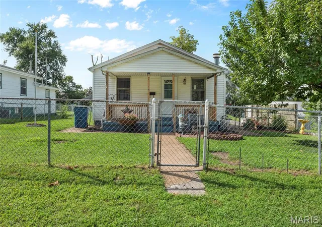 5th image of 168 Park Ave, Wood River, IL 62095 | MLS# MIS26052251