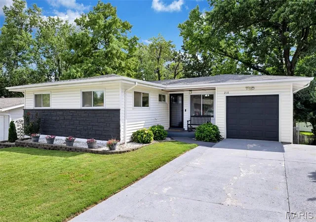 Photo 1 of Sale Pending at 218 Martigney Dr, Saint Louis, MO 63129 | MLS# MIS26052252 | Listing updated on 2026-08-25